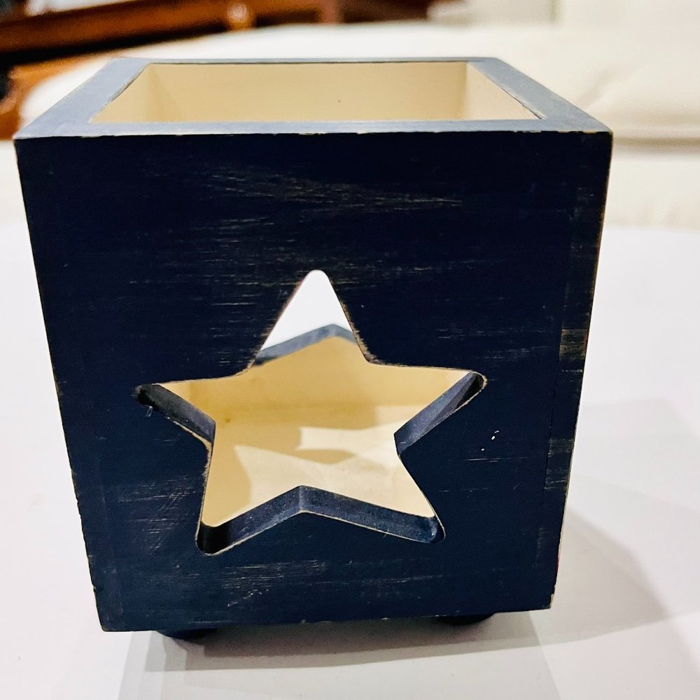 NEW.... RUSS Berrie & Co., Old Glory Heart Shaped Wooden Candle Holder, American